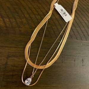 !! NWT !! Gold Layered Necklace with Teardrop Gemstone